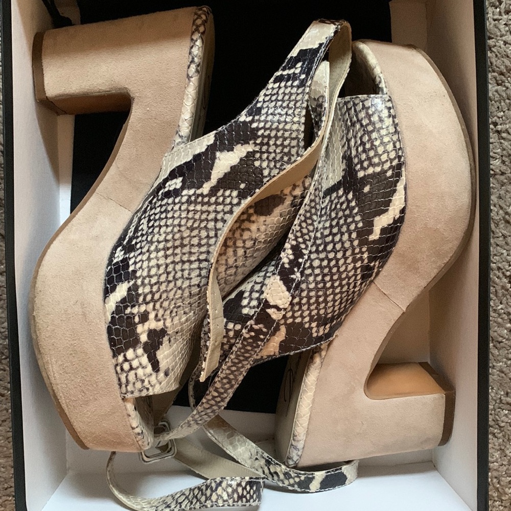 WOMANS DELMAN DAISY ANKLE STRAP LEATHER PLATFORM SANDALS